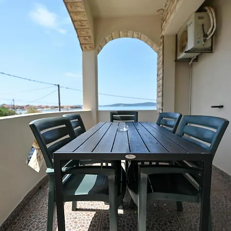 Frleta Apartment *