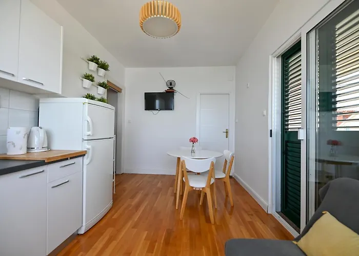 Apartment Frleta *